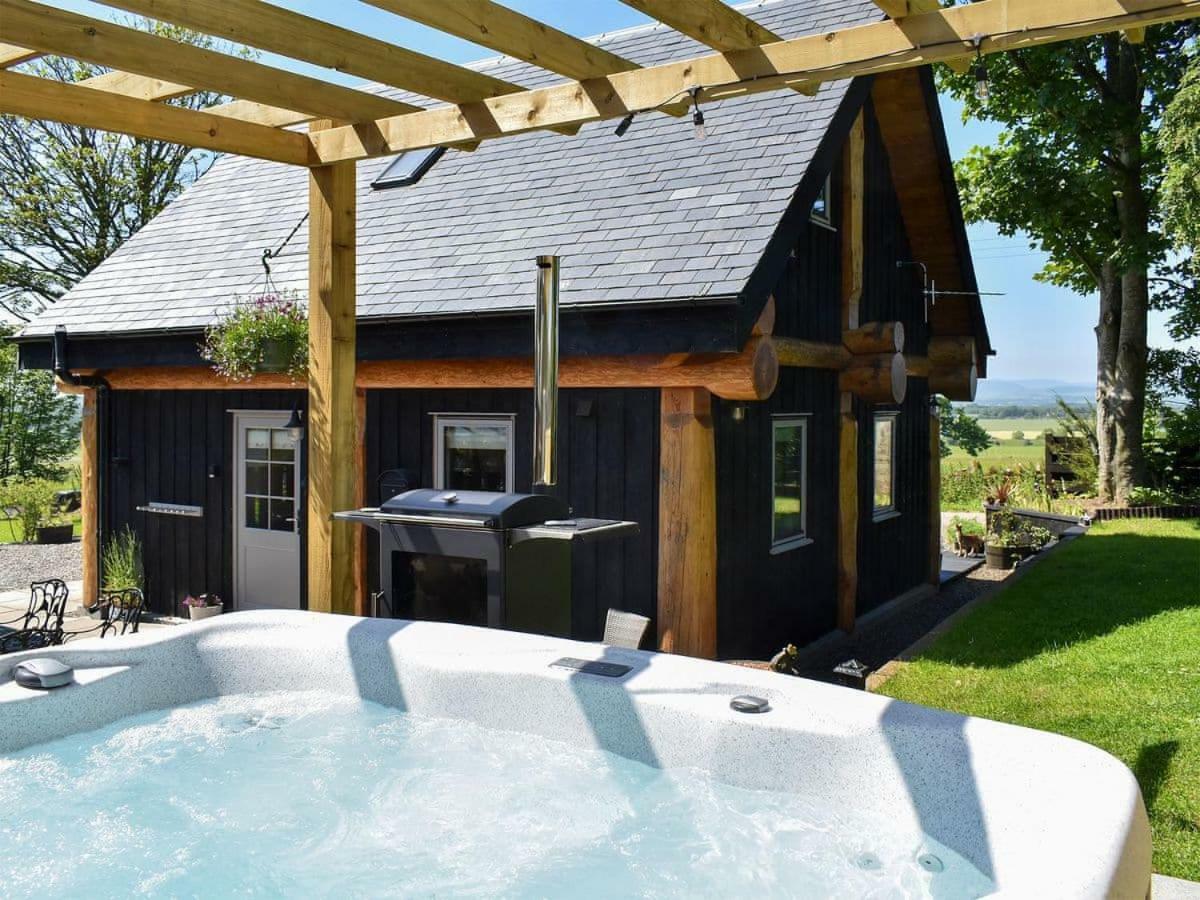 Rowanlea Lodge With Hot Tub Marykirk Екстериор снимка